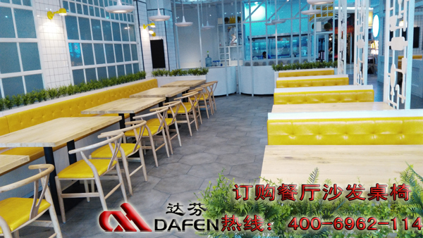 卡座沙发,实木桌子,实木椅子阿皇仔餐厅 现场实拍图