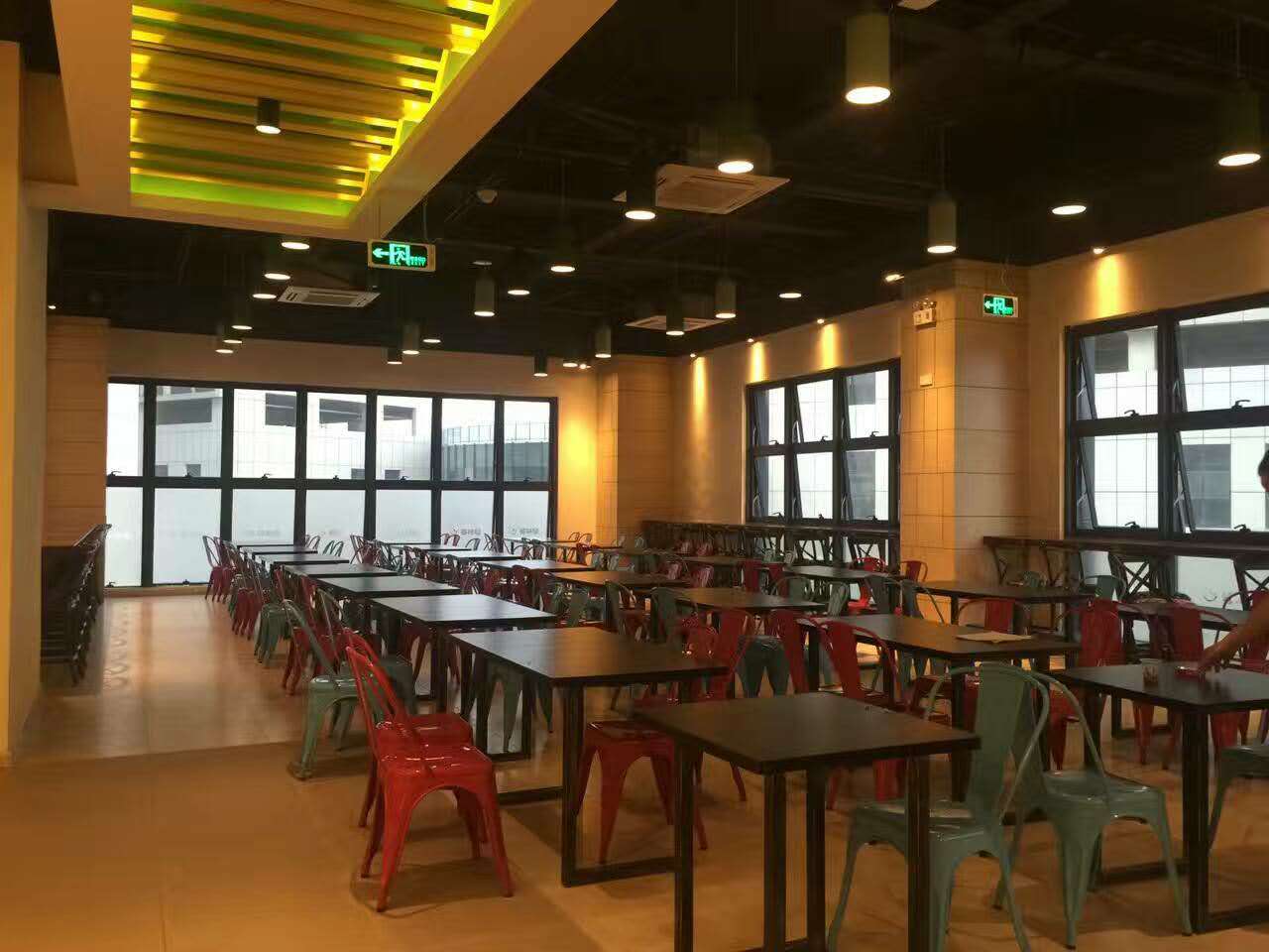 产业园员工餐厅桌椅