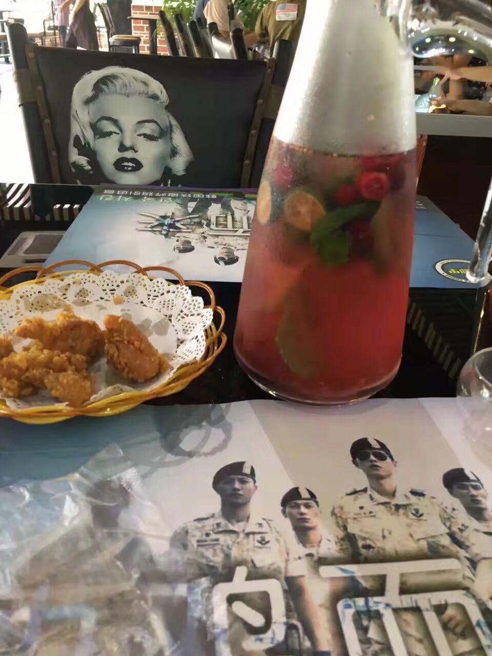 韩国大邱里炸鸡主题餐厅,主题餐厅卡座沙发,主题餐厅沙发桌椅