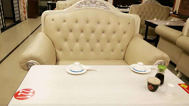 包间沙发,欧式沙发,二人卡座沙发,单人沙发,餐桌椅 现场拍摄图