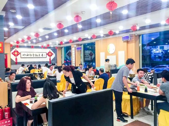 包间沙发,欧式沙发,二人卡座沙发,单人沙发,餐桌椅 现场拍摄图