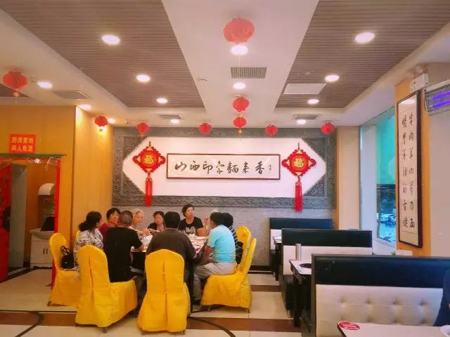 包间沙发,欧式沙发,二人卡座沙发,单人沙发,餐桌椅 现场拍摄图