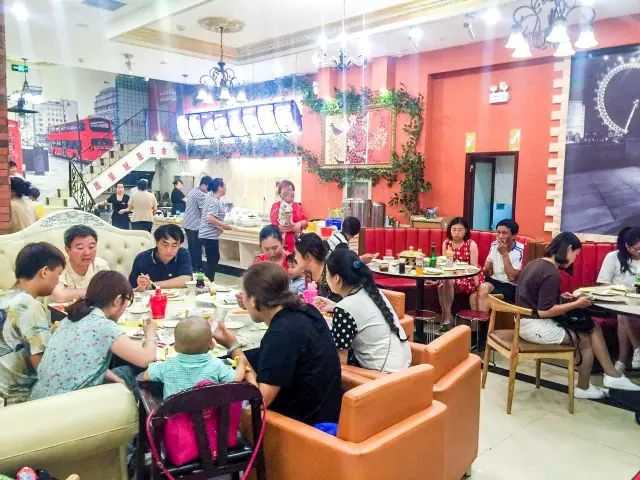 包间沙发,欧式沙发,二人卡座沙发,单人沙发,餐桌椅 现场拍摄图