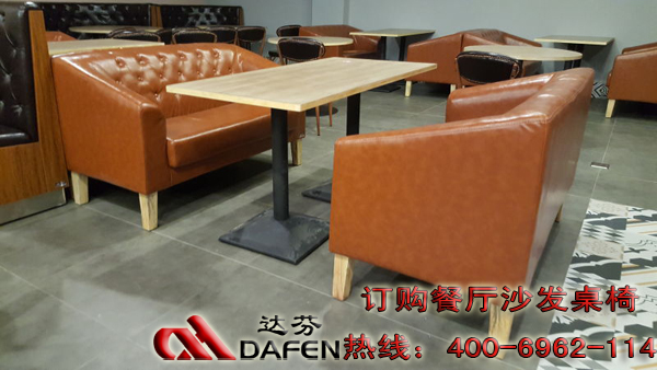 茶餐厅沙发卡座,茶餐厅沙发桌椅安装现场实拍图