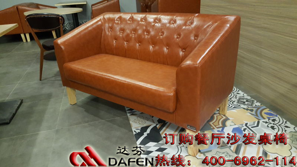 茶餐厅沙发卡座,茶餐厅沙发桌椅安装现场实拍图