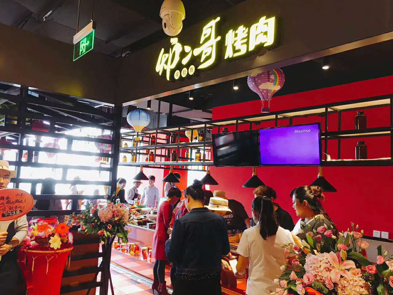 炉二哥烤肉(西宁店)卡座沙发,桌椅由达芬家具标准化定制!