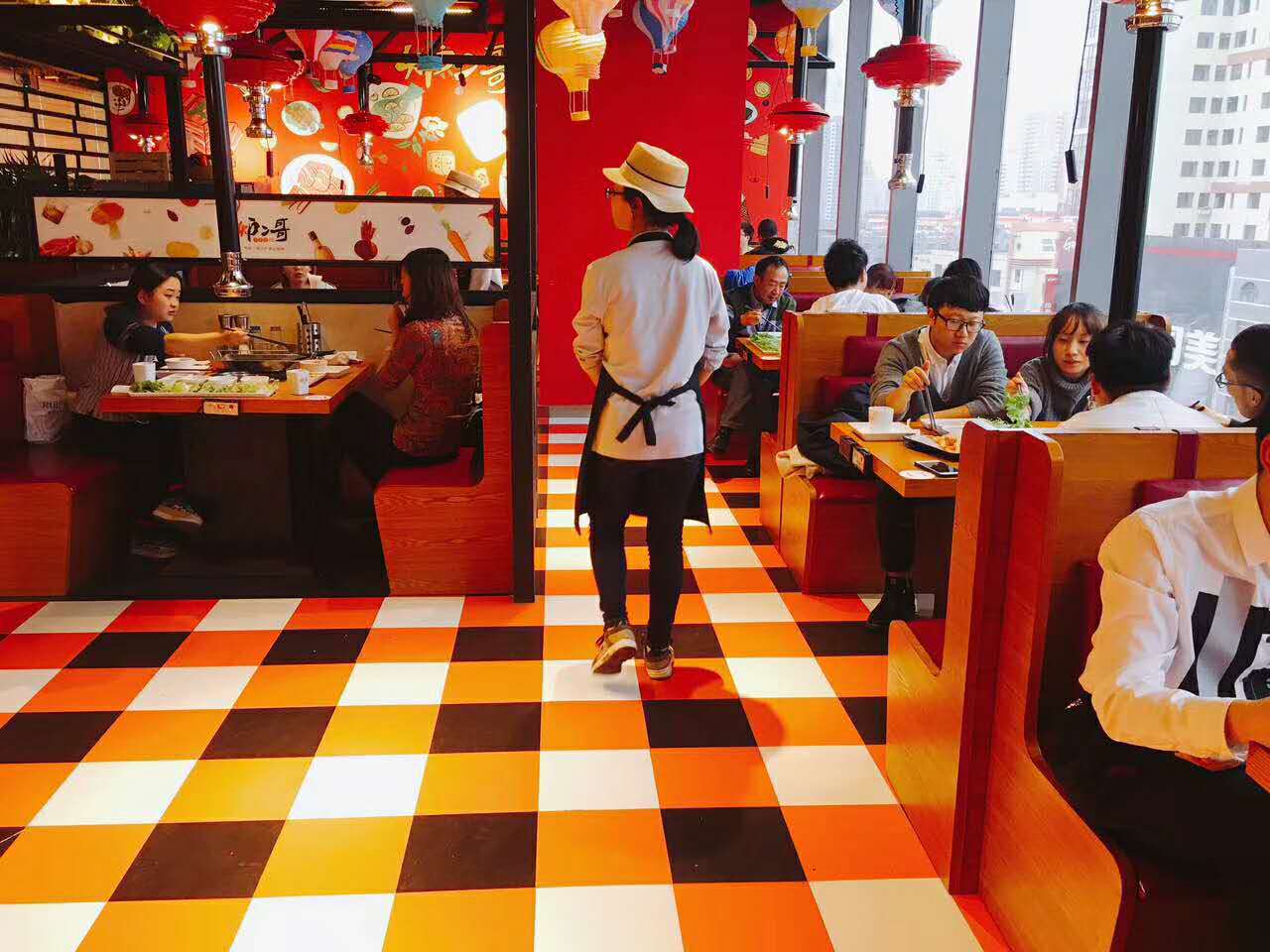 炉二哥烤肉(西宁店)卡座沙发,桌椅由达芬家具标准化定制!