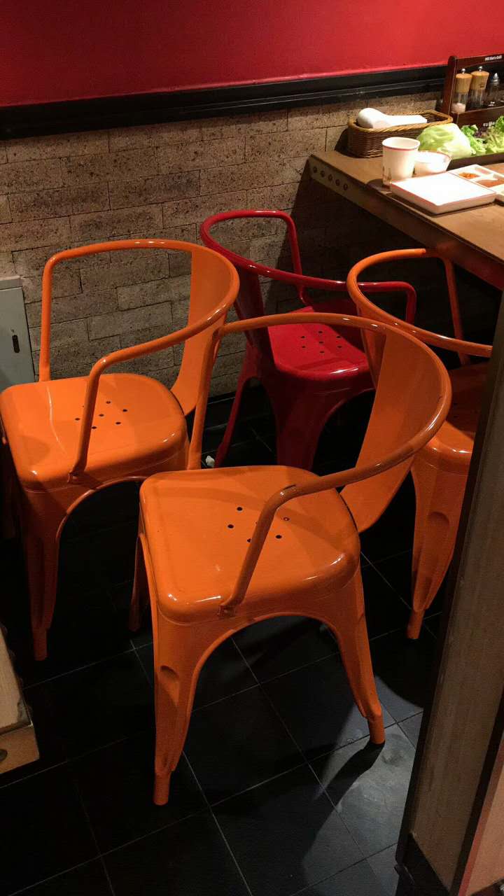 炉二哥烤肉(西宁店)卡座沙发,桌椅由达芬家具标准化定制!