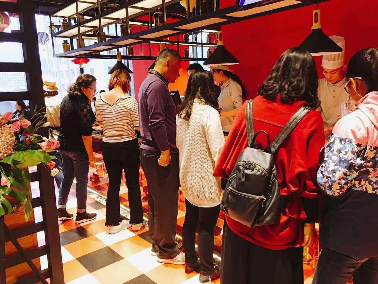 炉二哥烤肉(西宁店)卡座沙发,桌椅由达芬家具标准化定制!