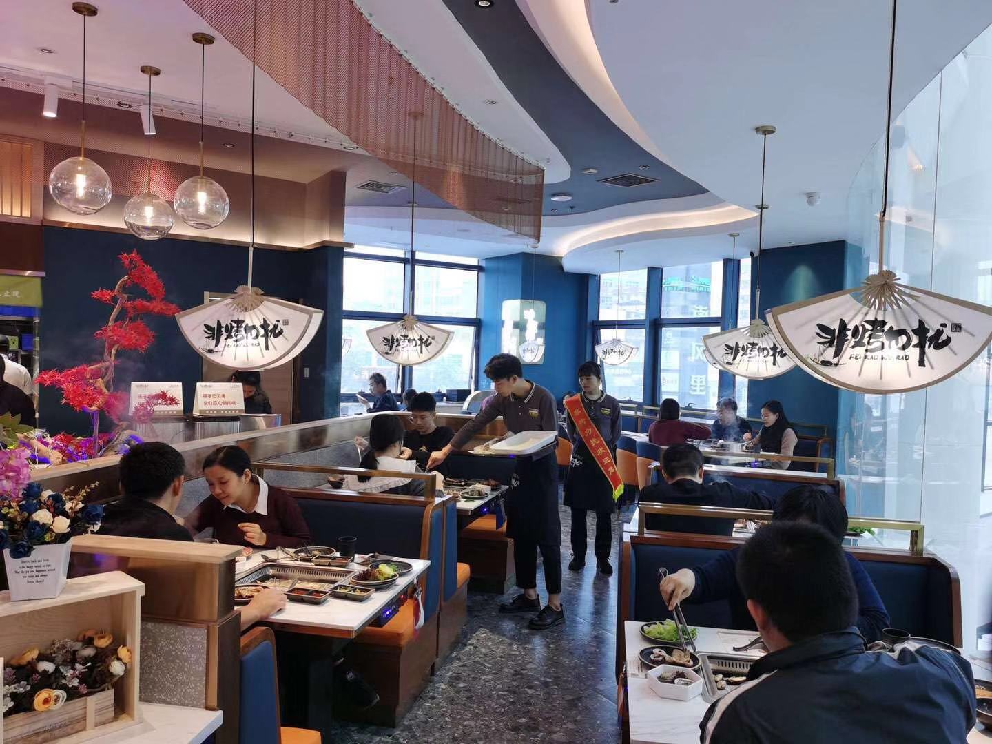 非烤勿扰餐饮集团卡座沙发桌椅达芬定制