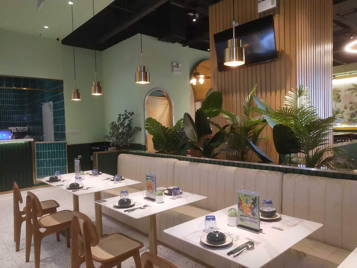 越式餐厅卡座沙发桌椅,泰式餐厅卡座沙发桌椅，料理餐厅卡座沙发桌椅定制