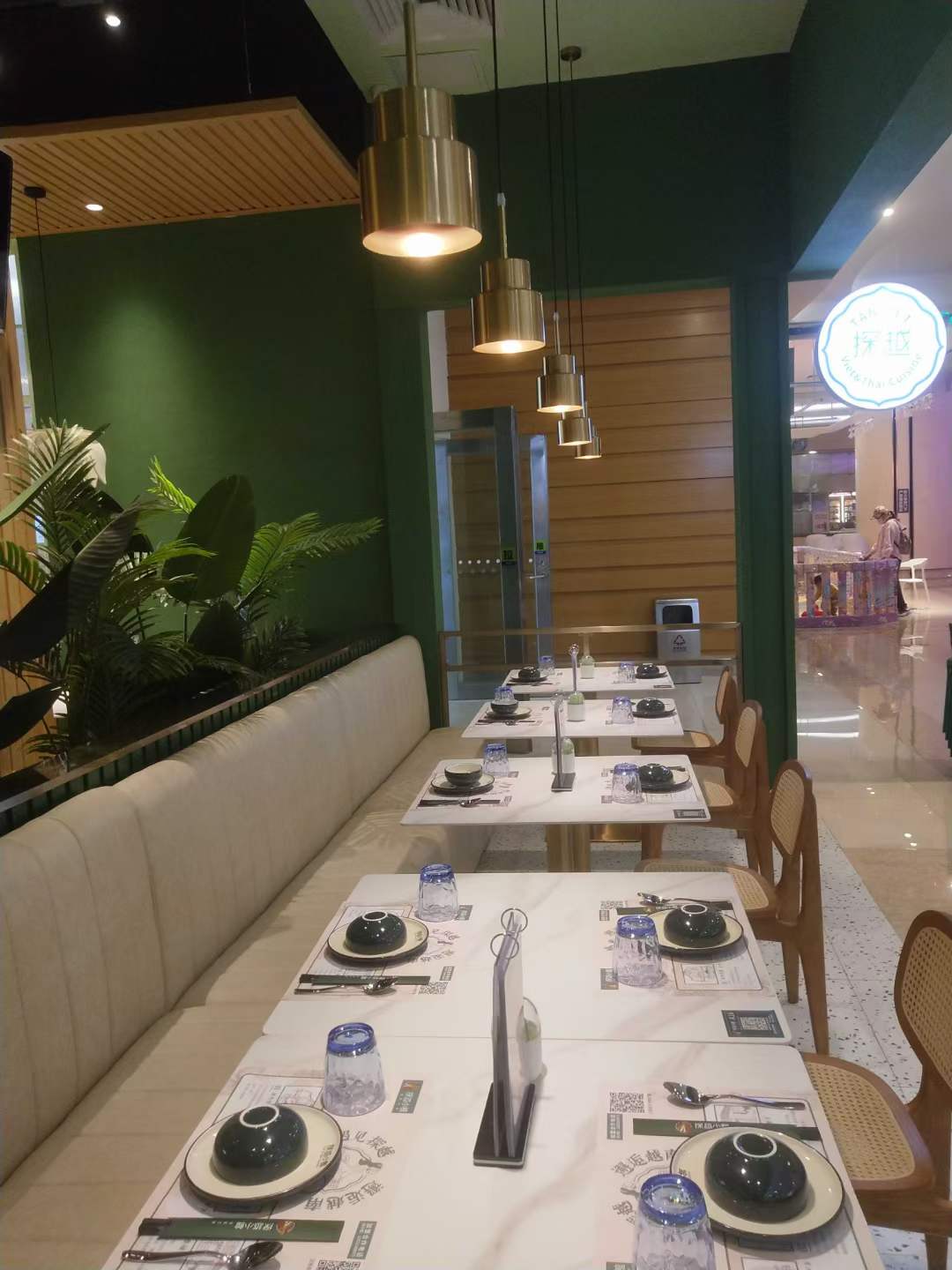 越式餐厅卡座沙发桌椅,泰式餐厅卡座沙发桌椅，料理餐厅卡座沙发桌椅定制